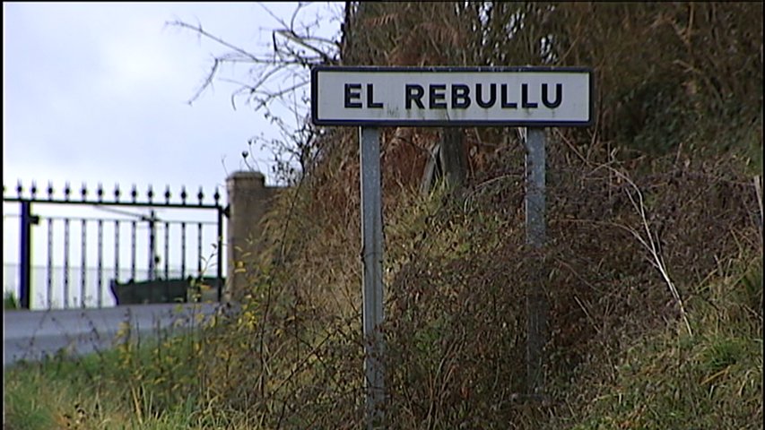 Cartel con el topónimo asturiano de un pueblo 