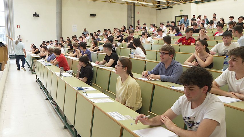 Alumnos en una clase universitaria en Oviedo