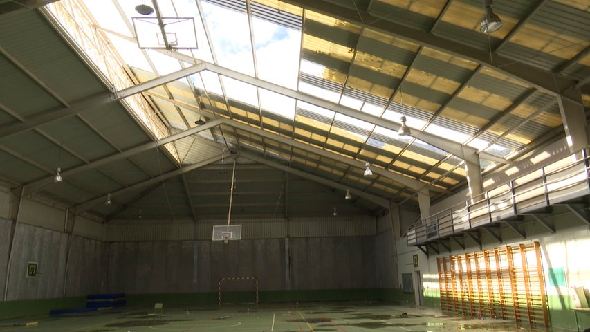 Polideportivo de Arenas en Cabrales con muchos destrozos por los temporales