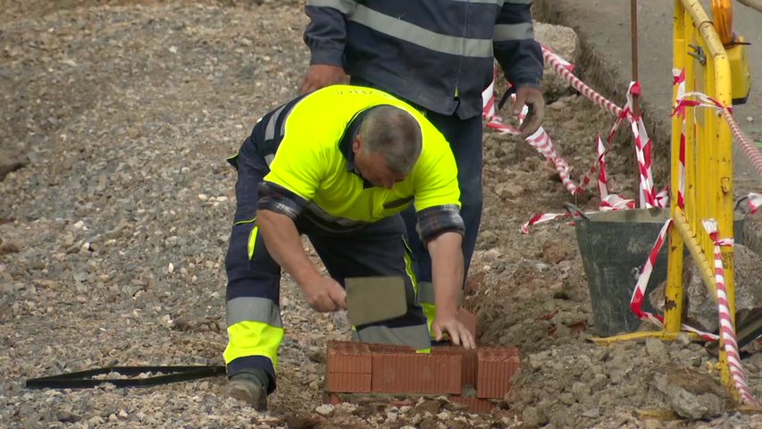 Un operario de carreteras en Asturias