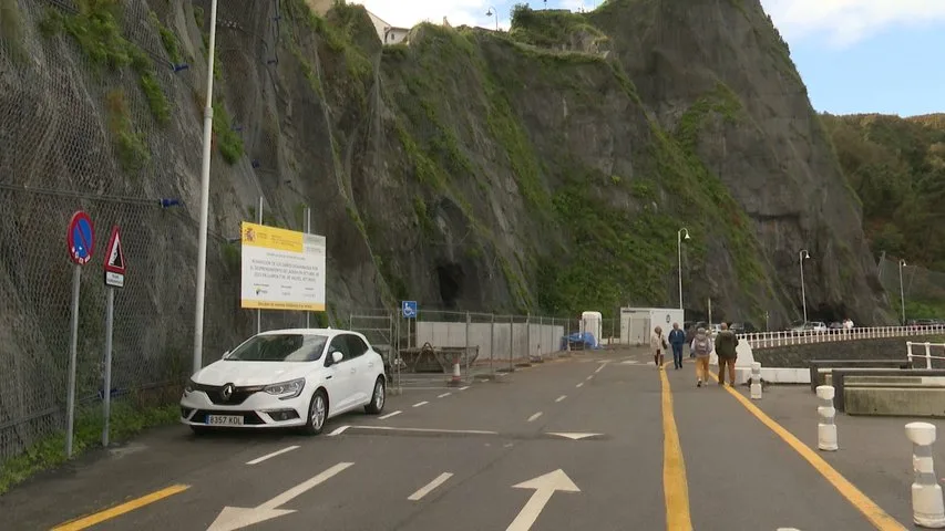 Reapertura del paseo de las playas urbanas en Luarca