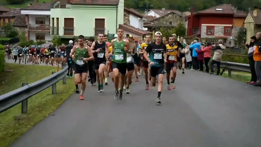 Luca del Pero y Lucille Germain se imponen en la cuarta edición de la Sobrescobio Skyrace