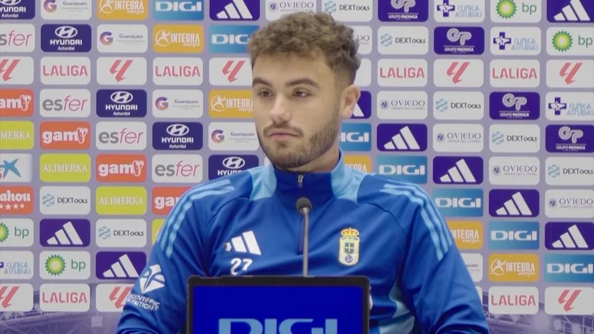 Rueda de prensa de un jugador del Real Oviedo