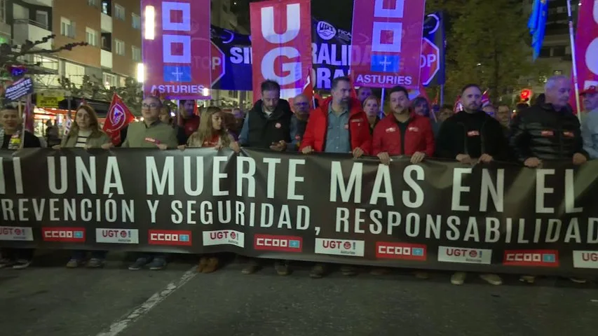 Multitudinaria manifestación en Gijón contra la siniestralidad laboral