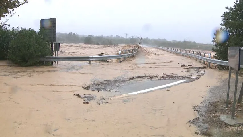 Castellón, en aviso rojo por la dana mientras siguen los rescates, las inundaciones y el desescombro