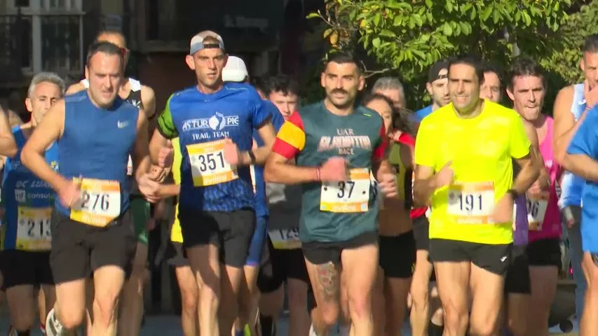 Más de 450 atletas participan en la 33 media maratón de Avilés