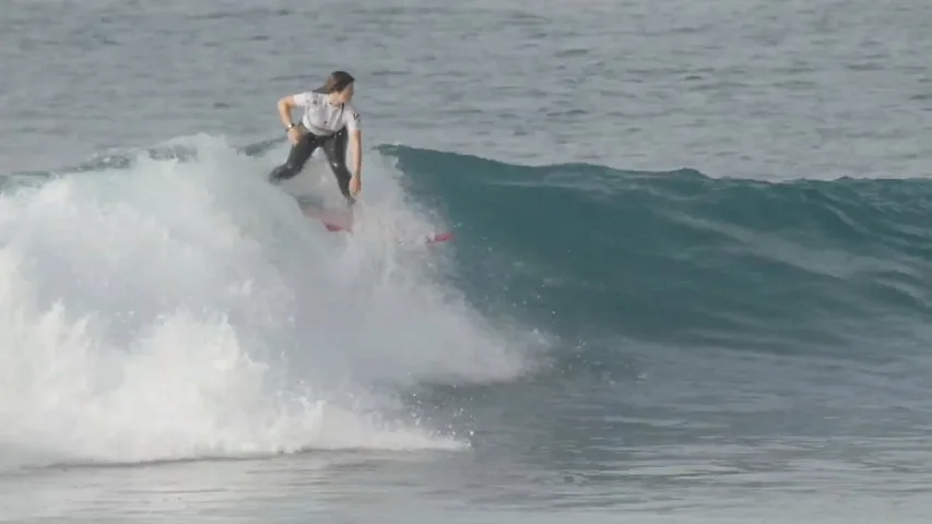 Kenia López Carril, campeona del Campeonato Junior sub18 del Spring Surfest Las Américas Pro