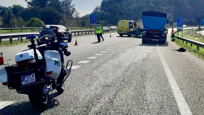 Denunciado por homicidio imprudente un camionero por la muerte de una mujer en la AS-II