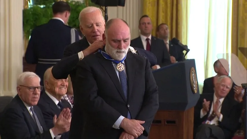 El chef asturiano José Andrés, galardonado con la Medalla Presidencial de la Libertad