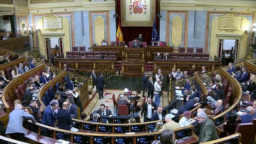 La Mesa del Congreso vuelve a posponer su decisión sobre la cuestión de confianza de Junts