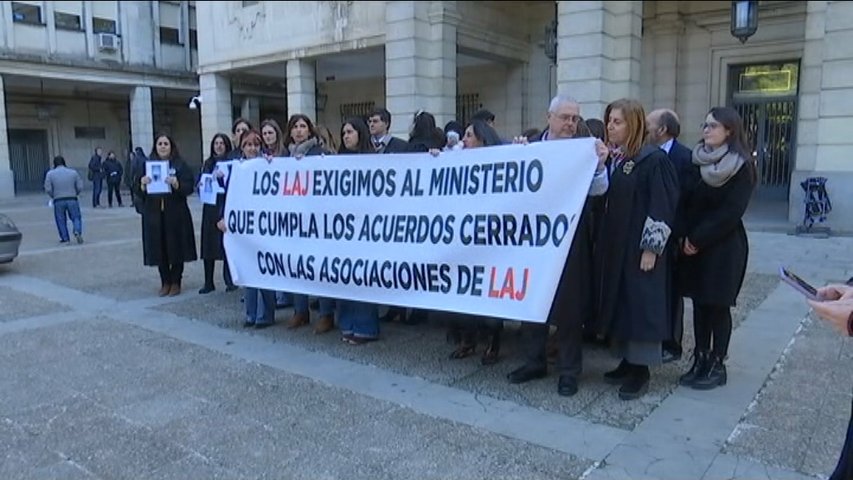 Los Letrados De La Administración De Justicia Comienzan Una Huelga Indefinida Noticias Rtpa 1825